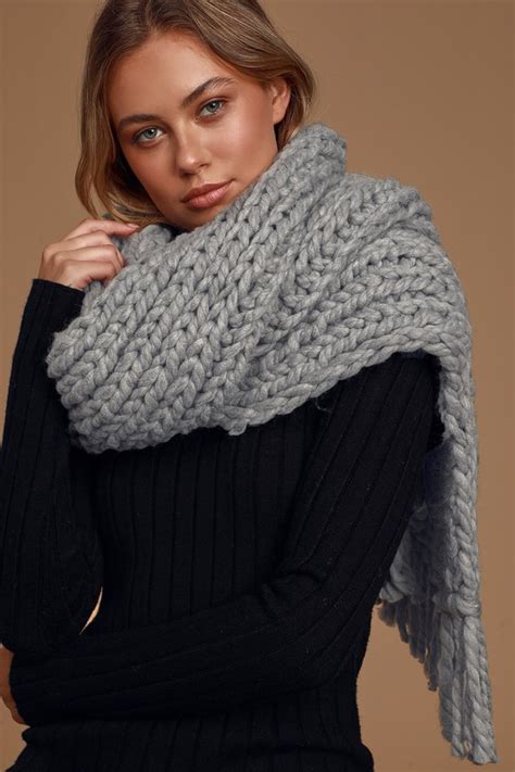 grey knitted scarf ladies.